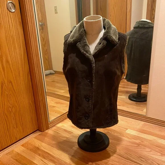 Eddie Bauer Seattle Suede Vest with Faux Fur collar and lining. Brown. Large - Picture 2 of 8